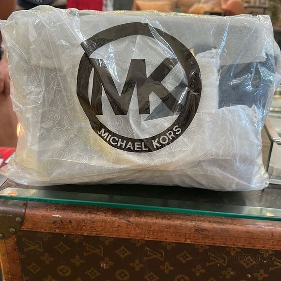 MICHAEL KORS SELMA Saffiano Leather Satchel Navy Blue NEW + Dust Bag - Picture 11 of 12